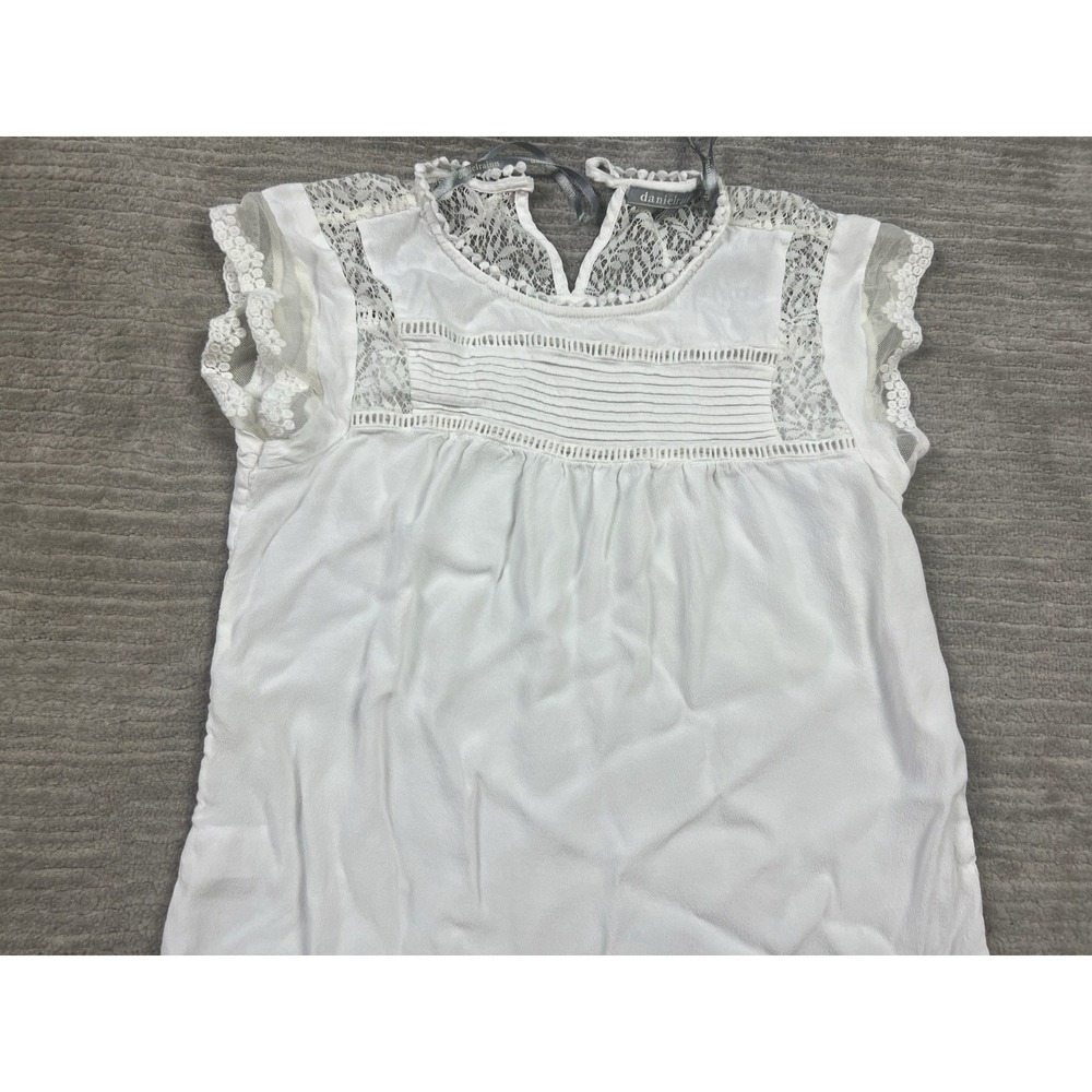Daniel Rainn Top Womens Medium White Short Sleeve Lace Accent‎ Rayon - Picture 2 of 12